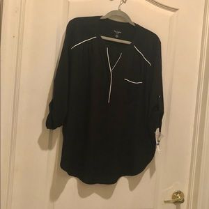 NWT Nue Options petite Tunic style top with adjustable sleeves and white piping